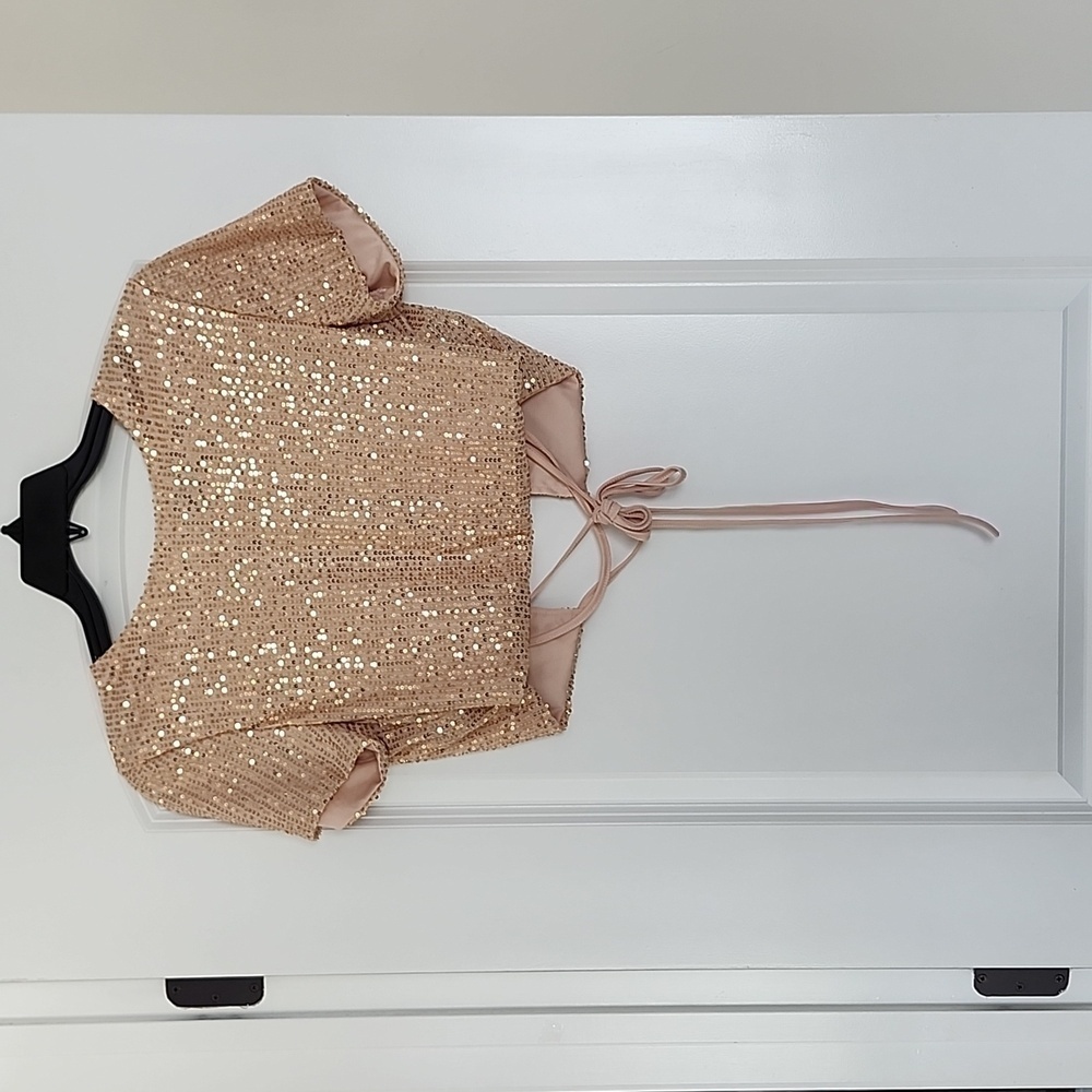 NWT GOLD EMBELLISHED SEQUINED CROP TOP OPEN TIE BACK LARGE - Picture 3 of 10